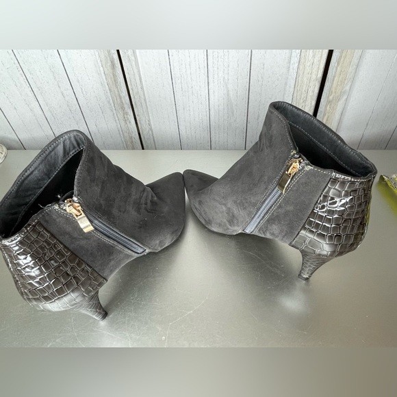 Jaclyn Smith Booties Size 9 Gray Side Zipper Heeled Faux Croco Vegan Leather - Picture 5 of 8
